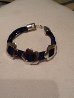 Pulsera flores cordón azul